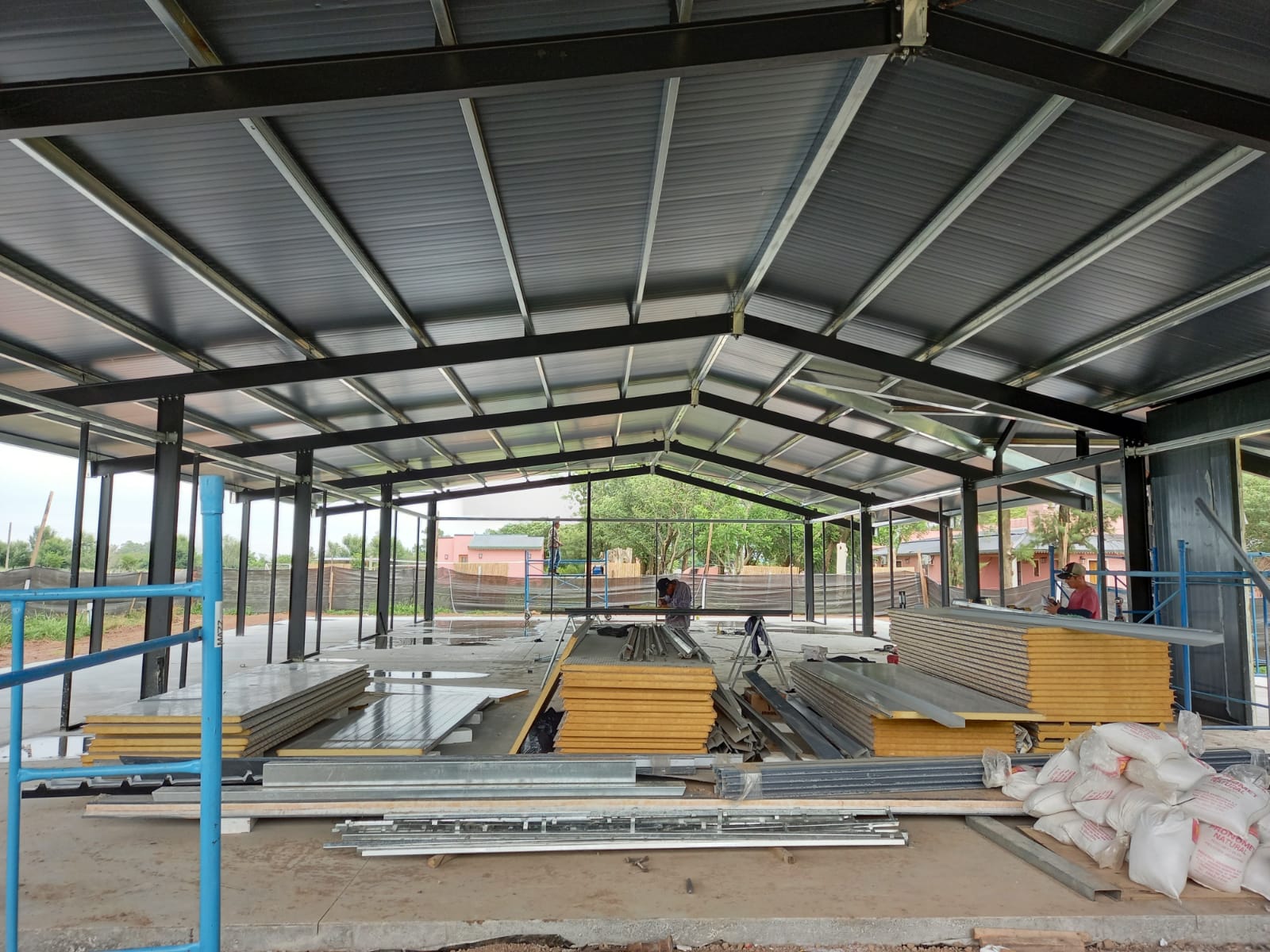 Local comercial terminado con PanelYA — diciembre 2021