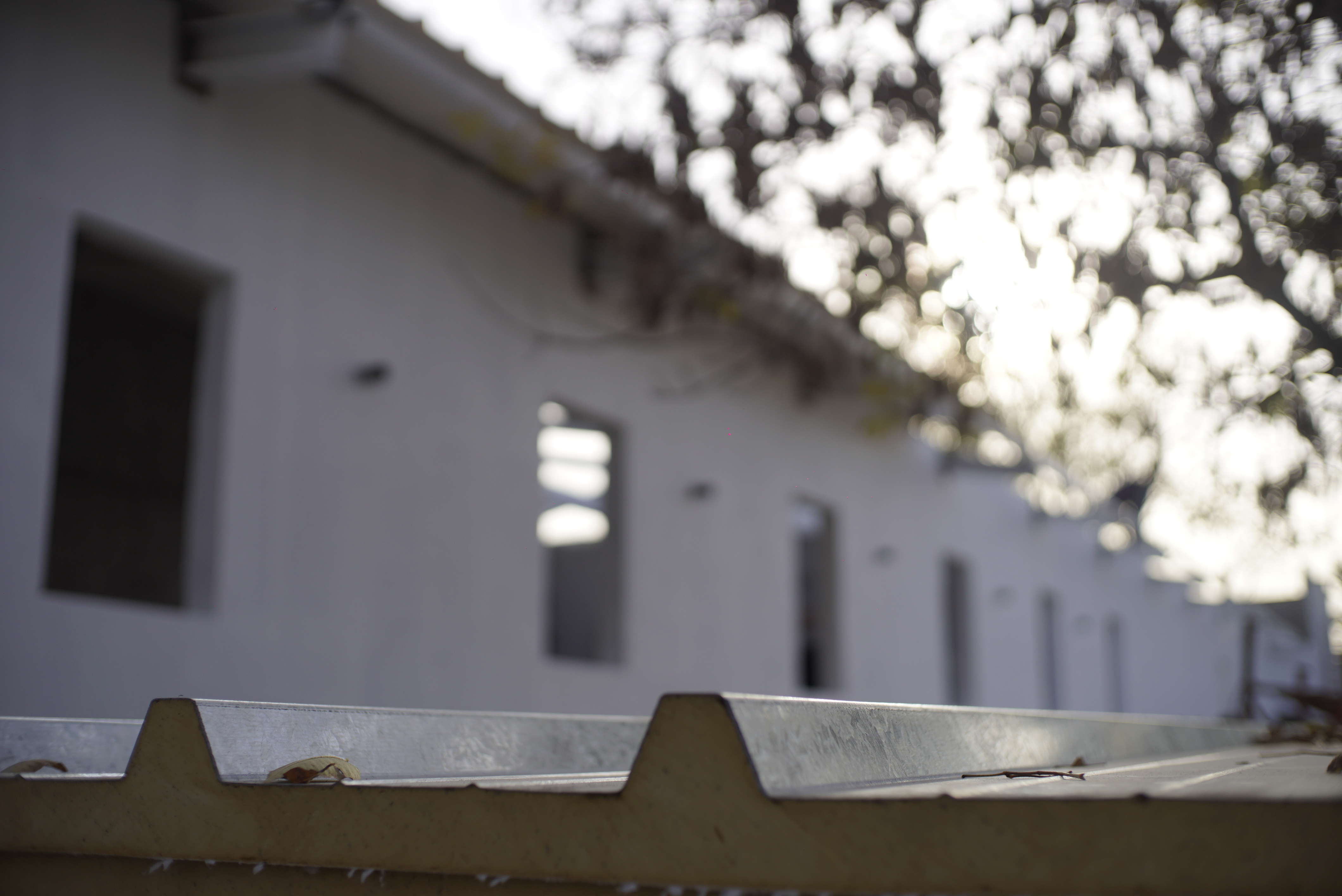 Galpón industrial con techo PanelYA