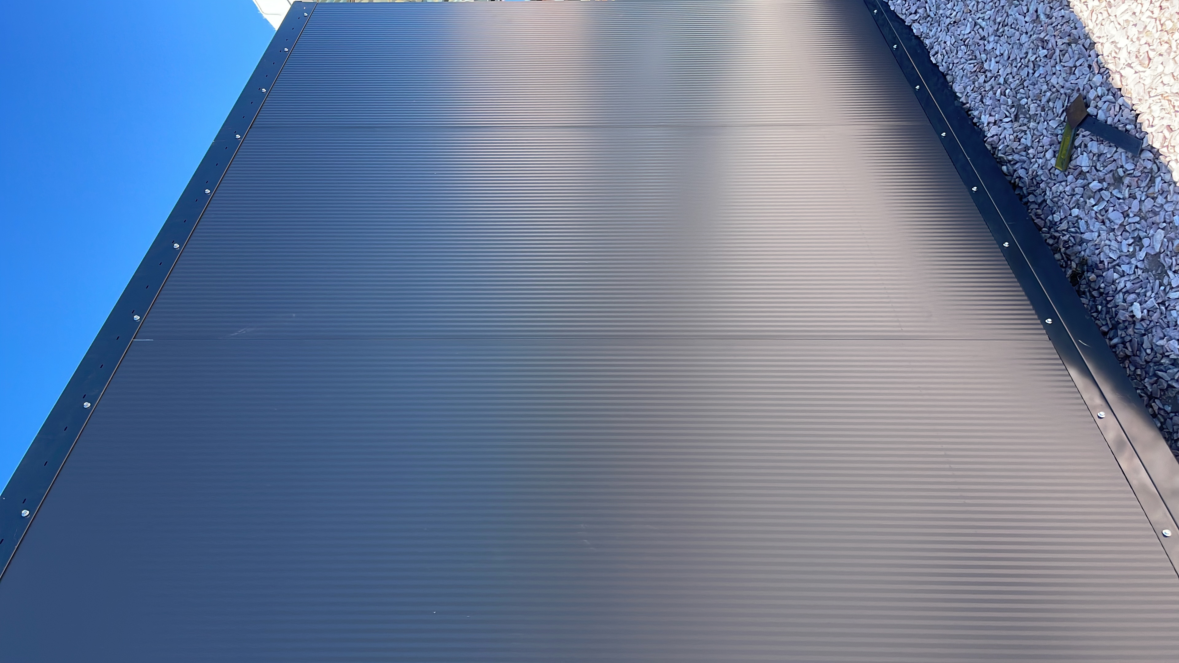 Instalación de panel sandwich en vivienda